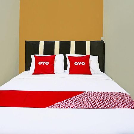 Oyo 91825 Ayu Lestari Homestay Nganjuk Экстерьер фото