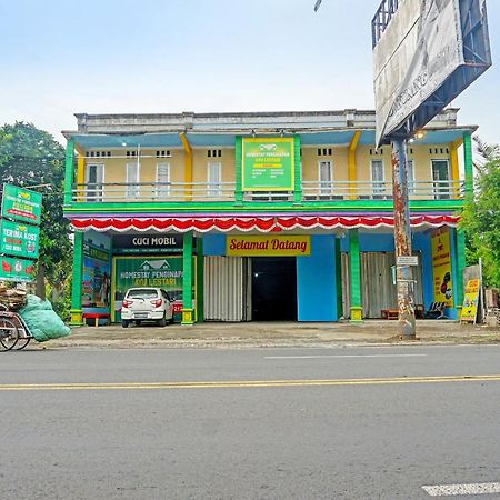 Oyo 91825 Ayu Lestari Homestay Nganjuk Экстерьер фото