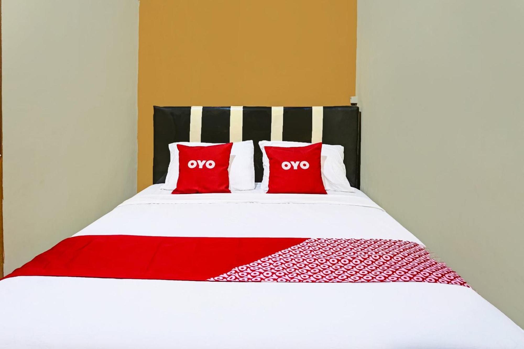 Oyo 91825 Ayu Lestari Homestay Nganjuk Экстерьер фото