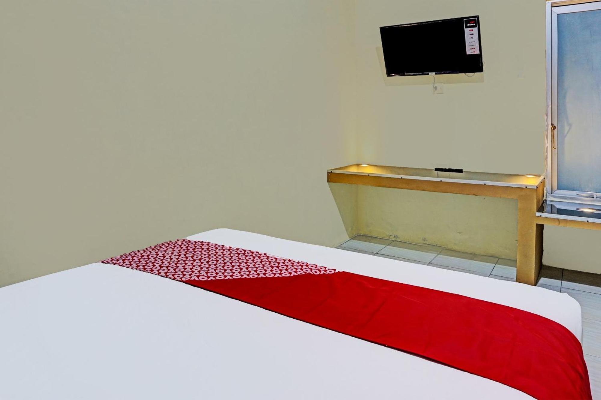 Oyo 91825 Ayu Lestari Homestay Nganjuk Экстерьер фото