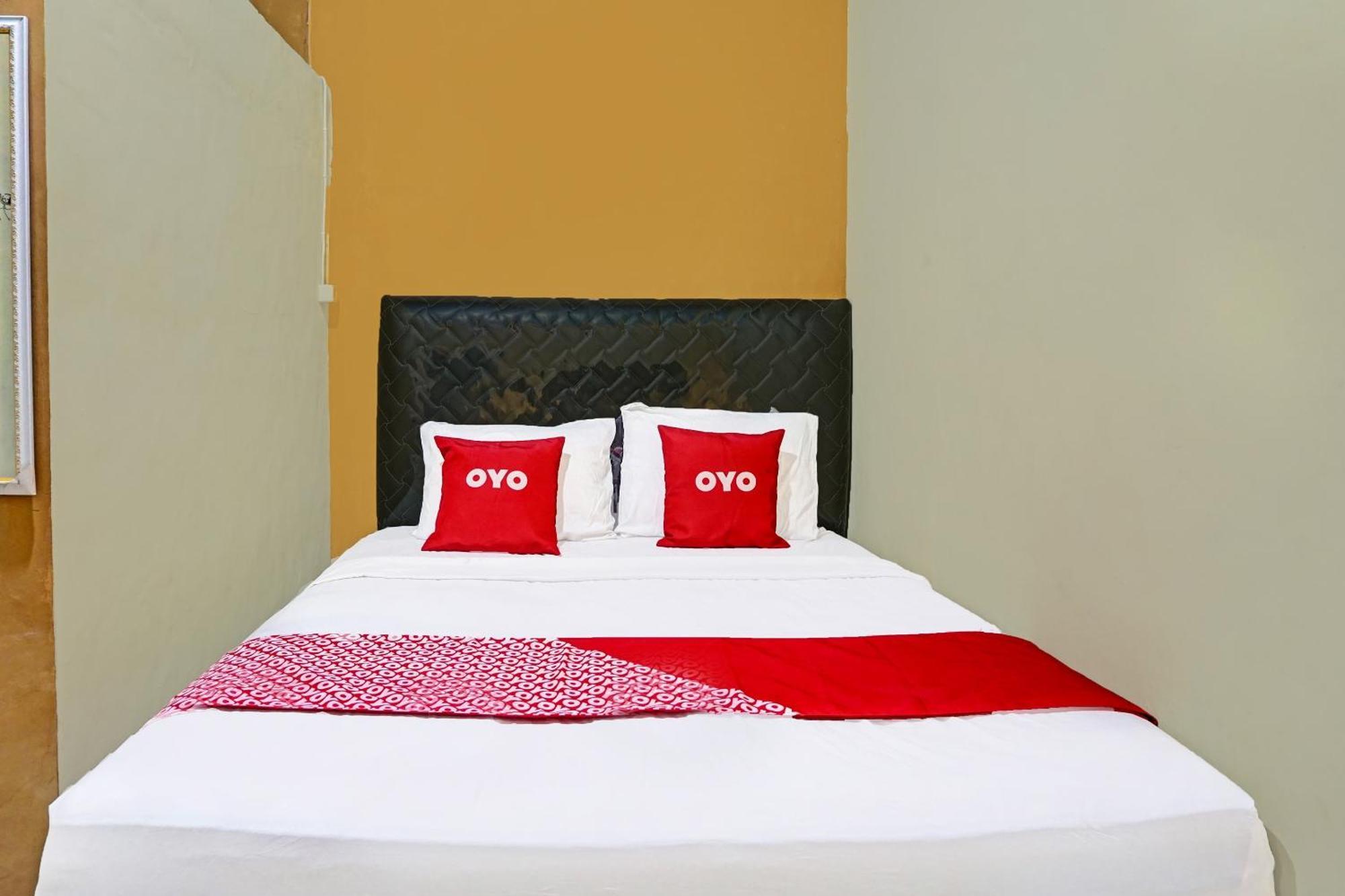 Oyo 91825 Ayu Lestari Homestay Nganjuk Экстерьер фото