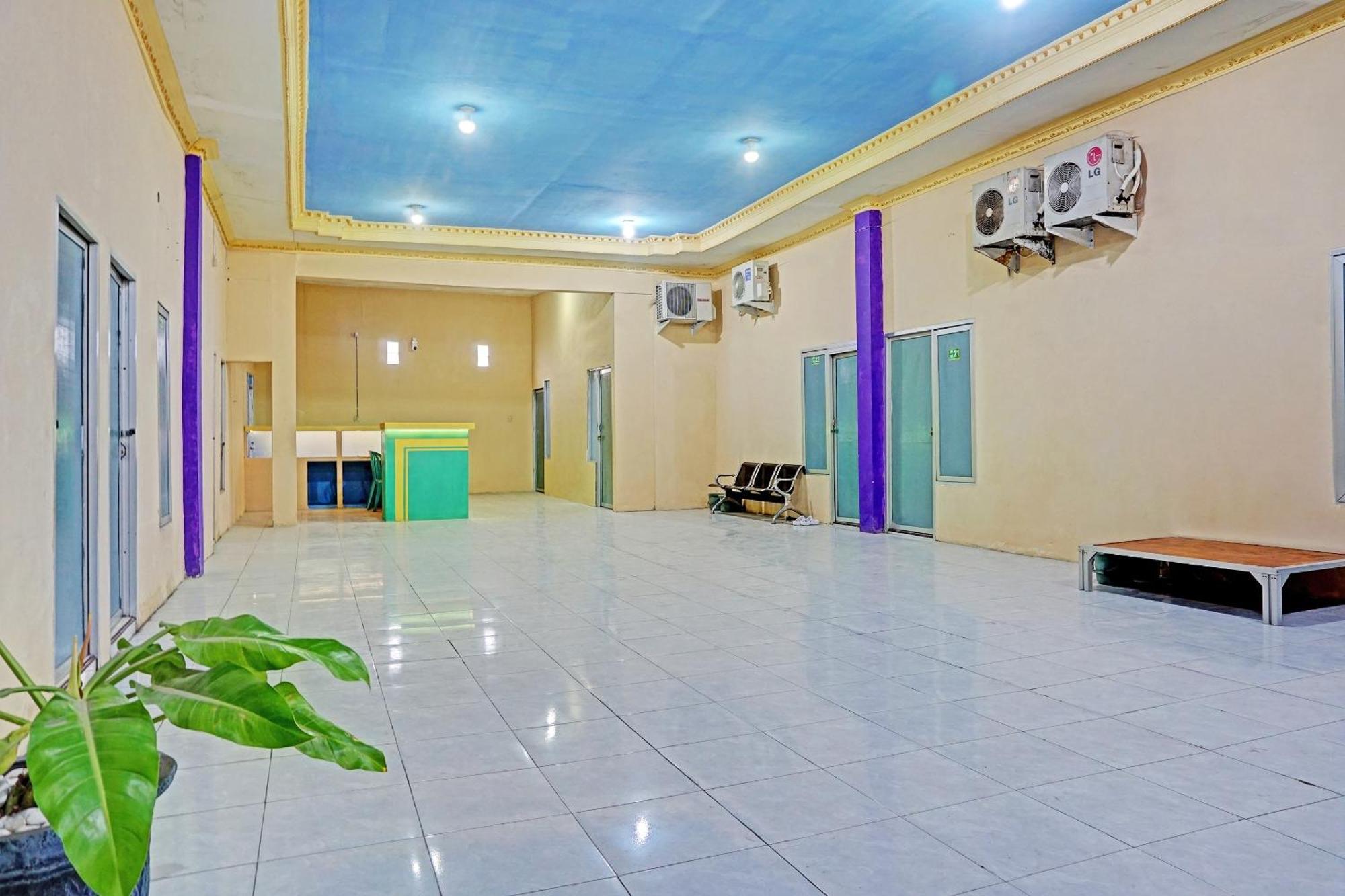 Oyo 91825 Ayu Lestari Homestay Nganjuk Экстерьер фото