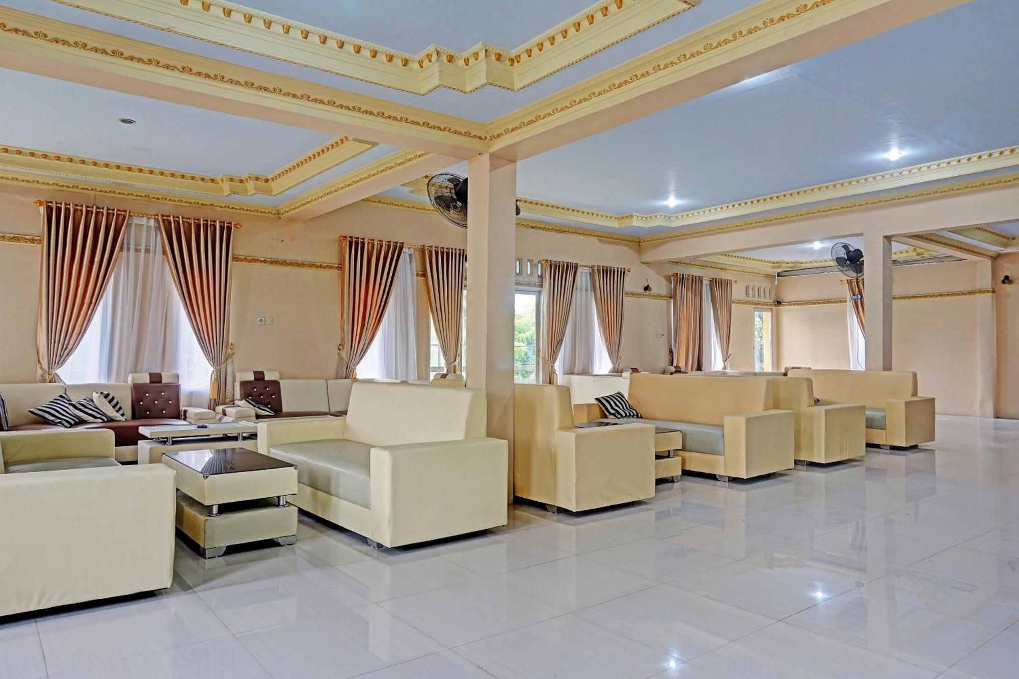 Oyo 91825 Ayu Lestari Homestay Nganjuk Экстерьер фото