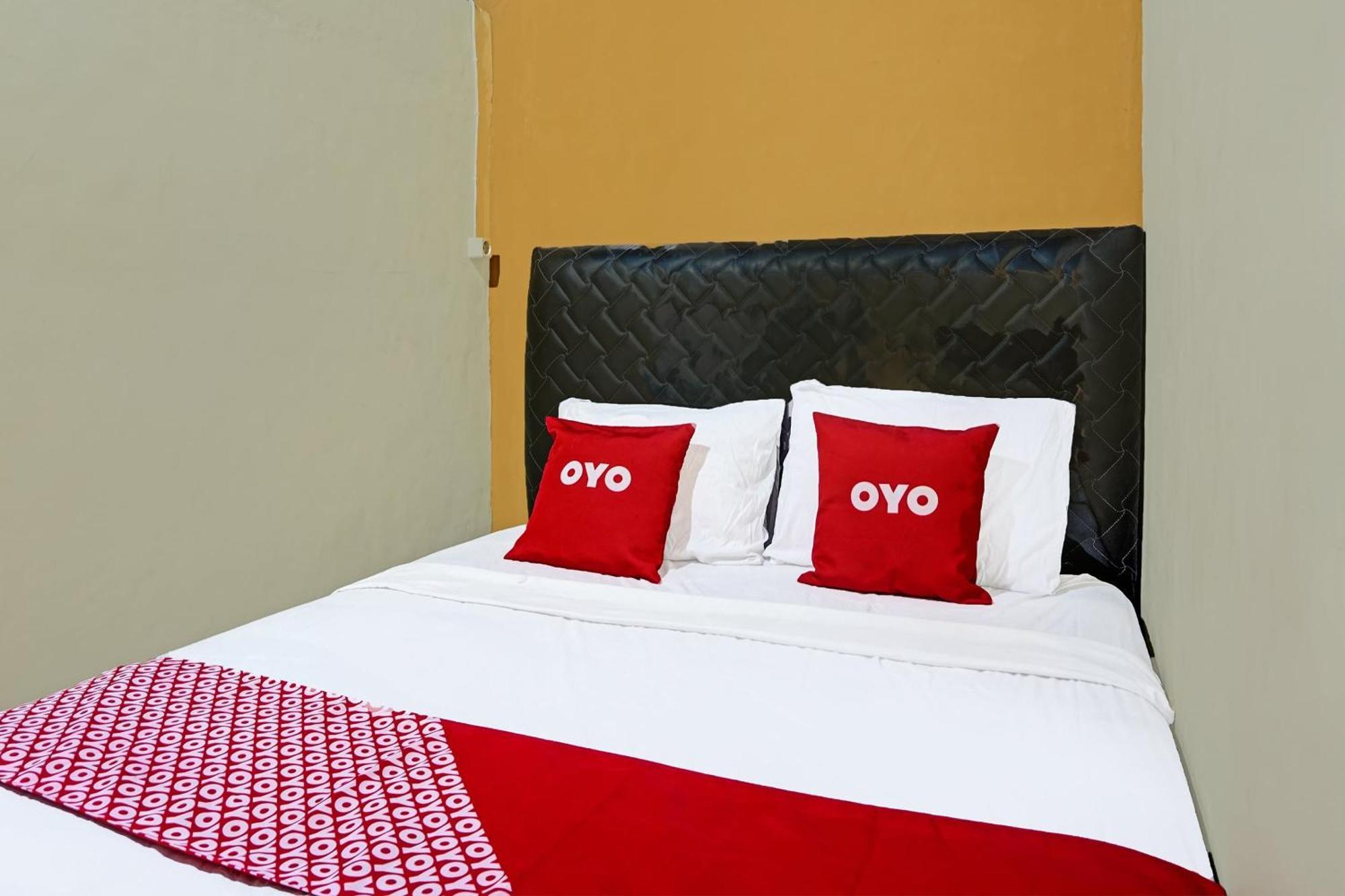 Oyo 91825 Ayu Lestari Homestay Nganjuk Экстерьер фото