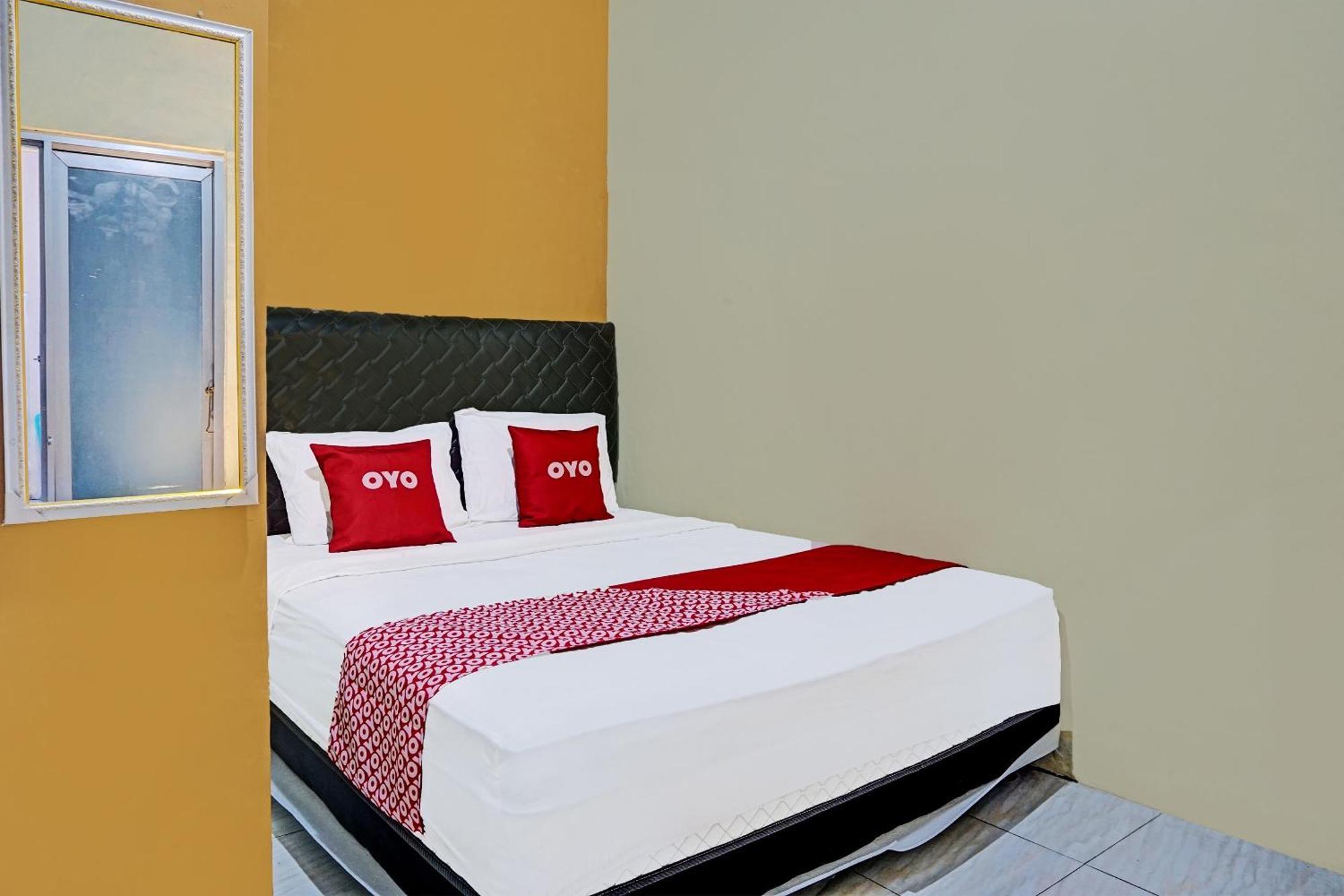 Oyo 91825 Ayu Lestari Homestay Nganjuk Экстерьер фото