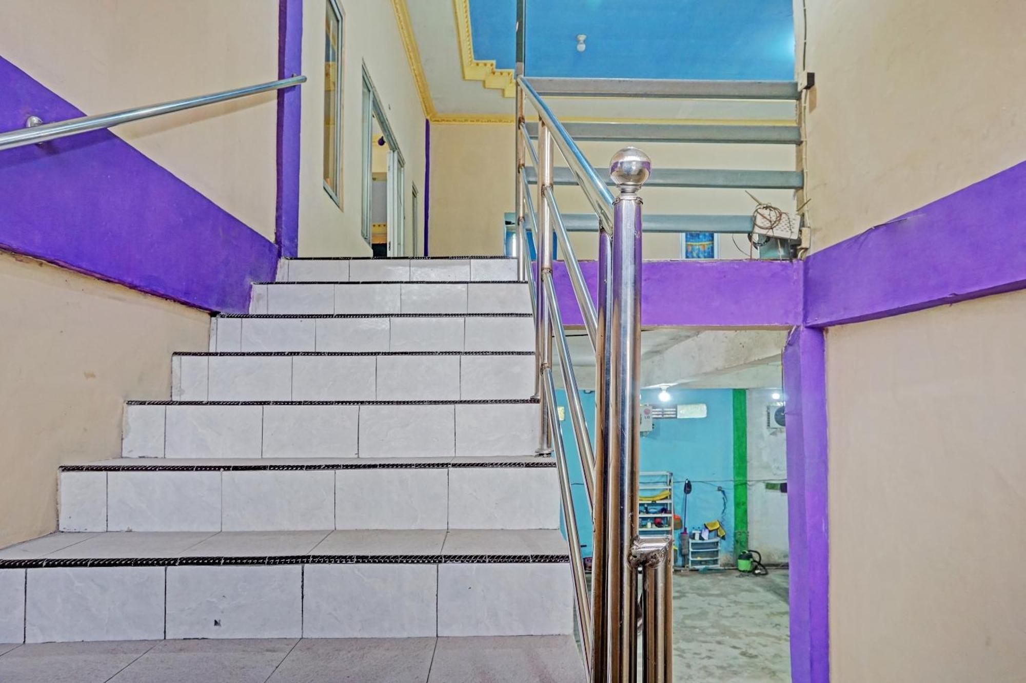 Oyo 91825 Ayu Lestari Homestay Nganjuk Экстерьер фото