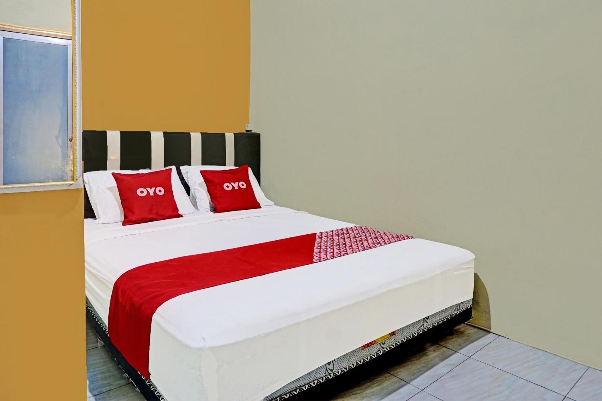Oyo 91825 Ayu Lestari Homestay Nganjuk Экстерьер фото