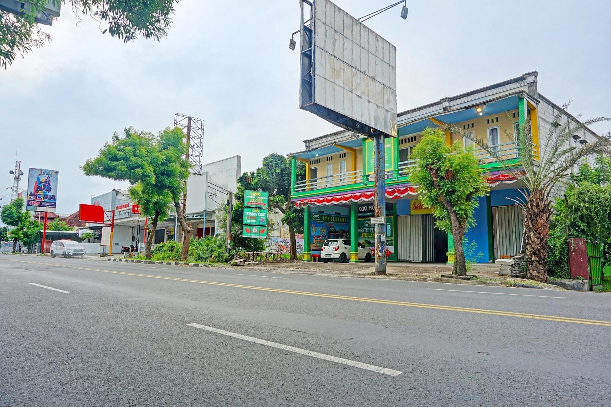 Oyo 91825 Ayu Lestari Homestay Nganjuk Экстерьер фото