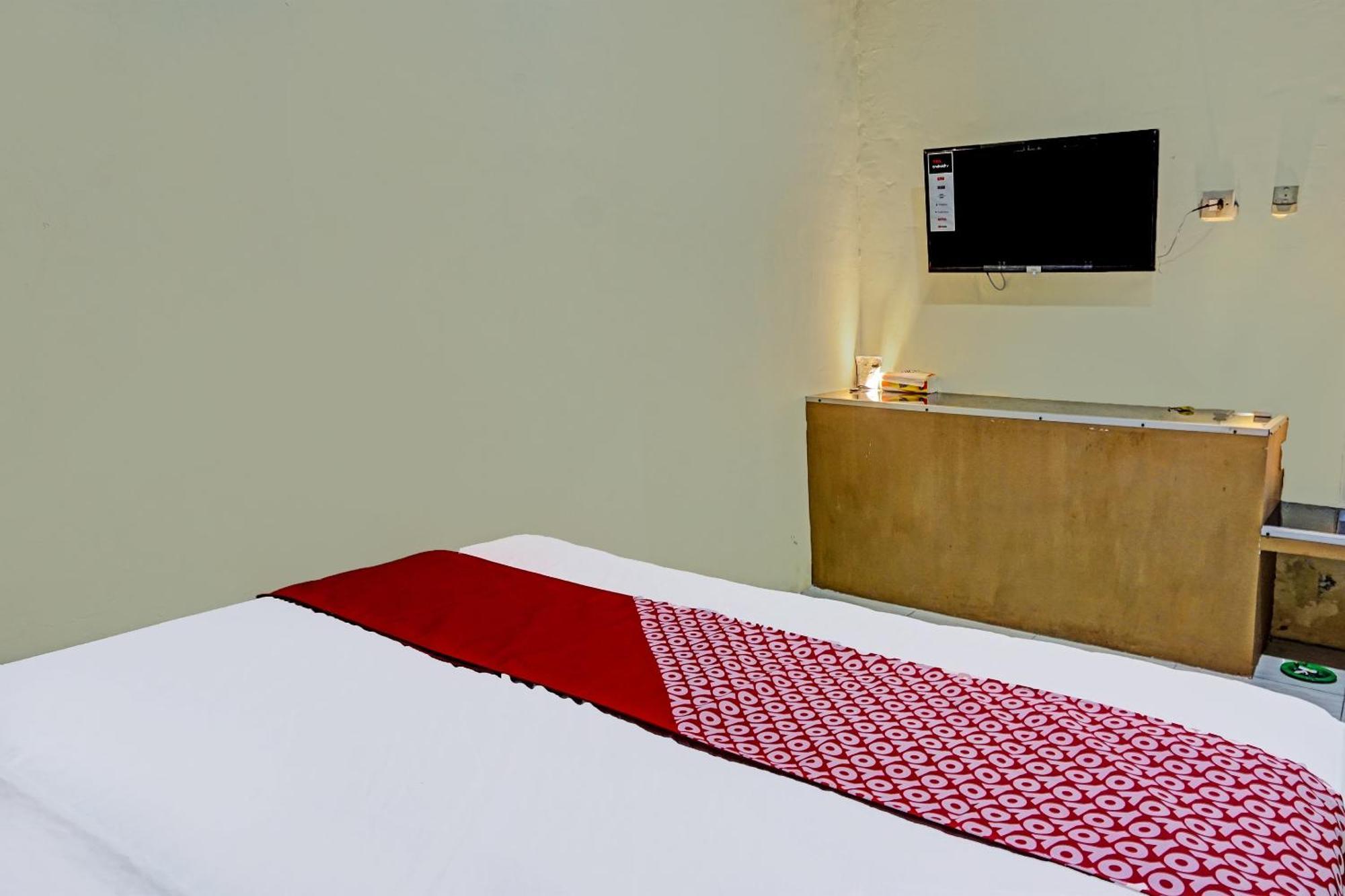 Oyo 91825 Ayu Lestari Homestay Nganjuk Экстерьер фото