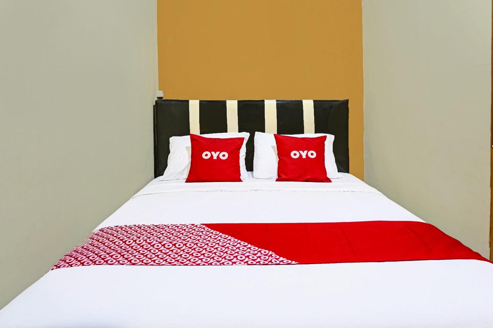Oyo 91825 Ayu Lestari Homestay Nganjuk Экстерьер фото
