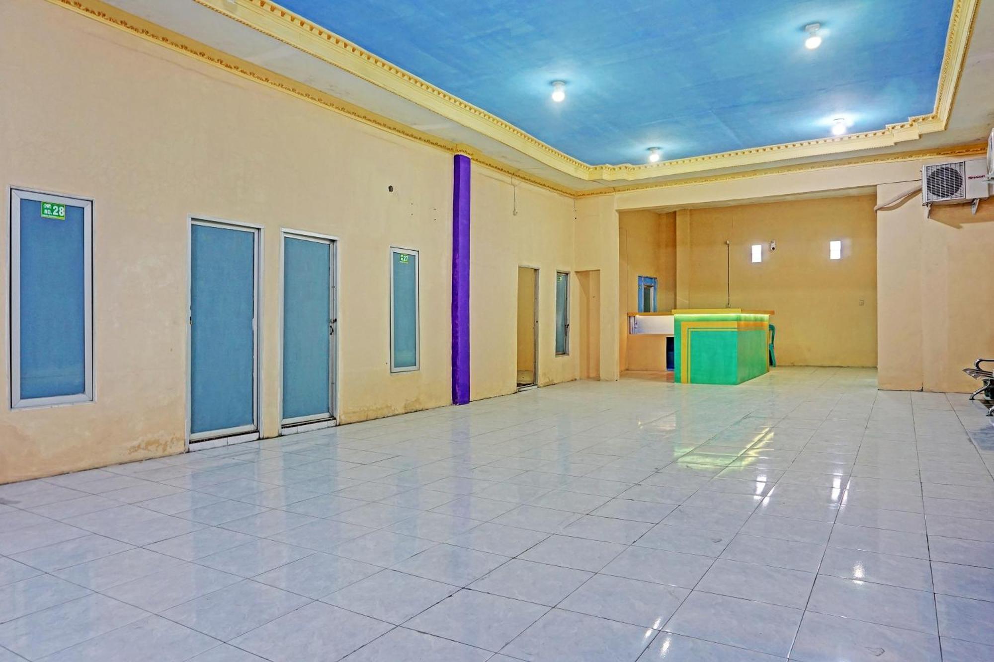 Oyo 91825 Ayu Lestari Homestay Nganjuk Экстерьер фото