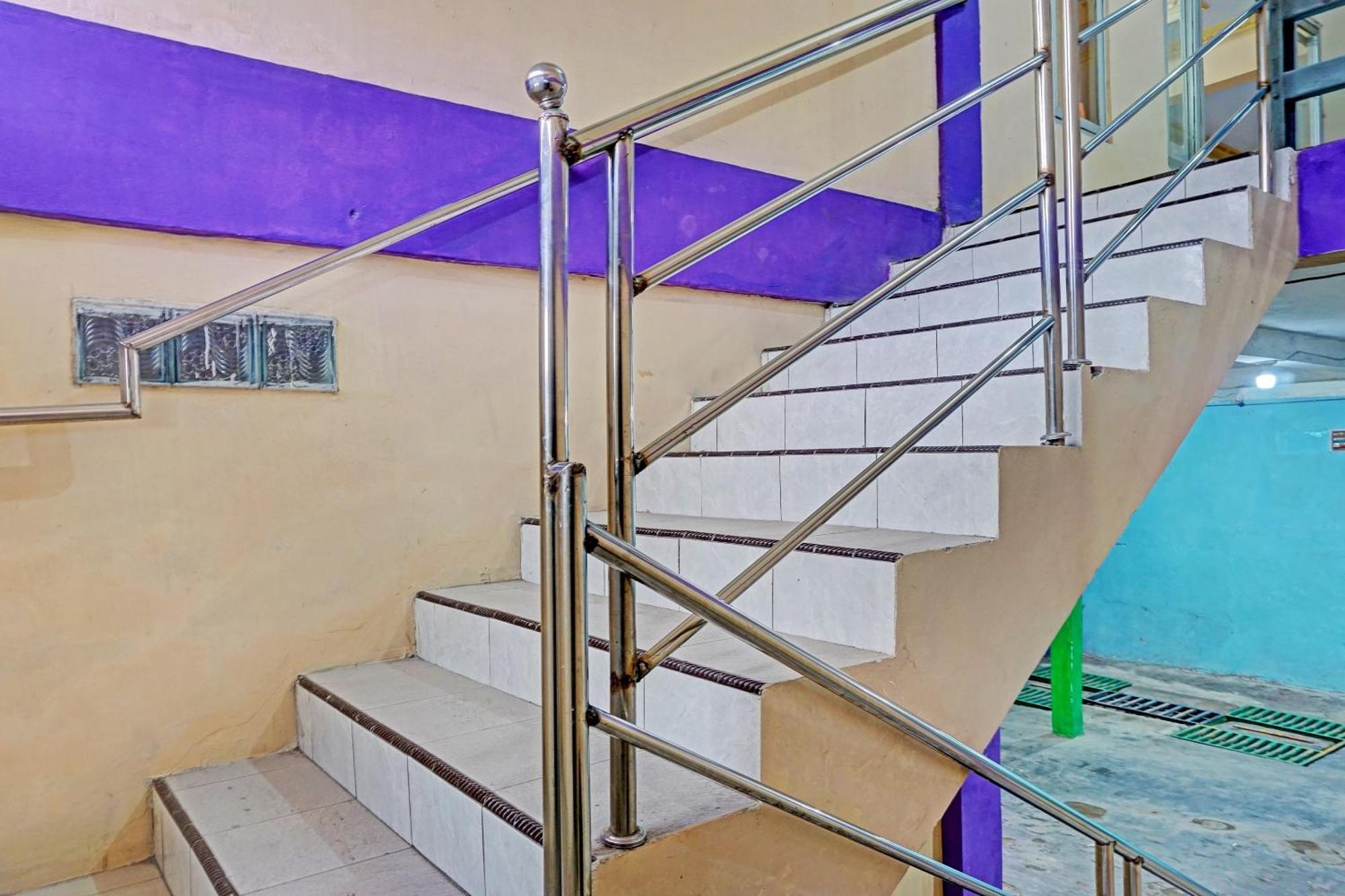Oyo 91825 Ayu Lestari Homestay Nganjuk Экстерьер фото